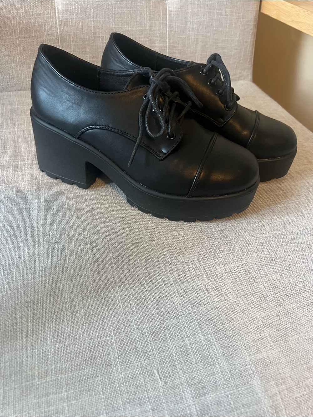 Black Platform lug sole women’s 7 lace up grunge goth casual dress